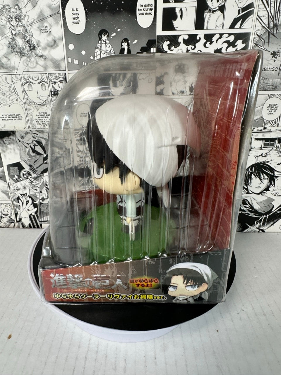 Attack on Titan - Levi Ackerman cleaning ver solar powered bobble head